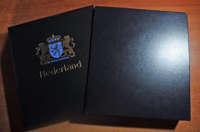 Accessoires Nederland - Leeg luxe DAVO album met cassette en, Postzegels en Munten, Postzegels | Nederland