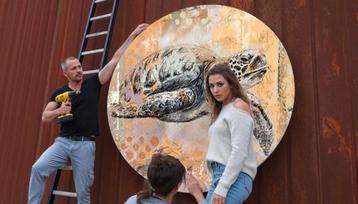 Kleurig kunstwerk voor buiten beschikbaar voor biedingen
