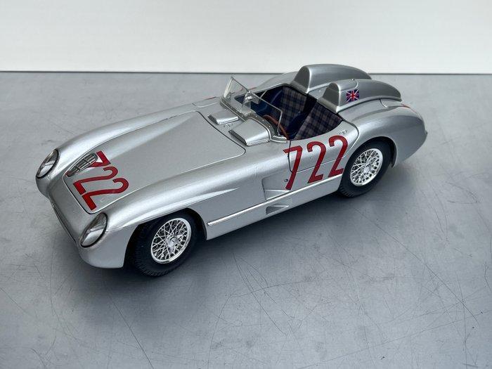 Premiere Edition by Maisto 1:18 - Model raceauto - Mercedes, Hobby en Vrije tijd, Modelauto's | 1:5 tot 1:12