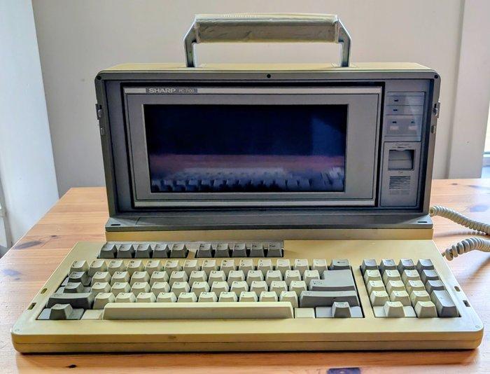 Sharp PC-7100 portable - Alles-in-één pc - with carrying, Spelcomputers en Games, Spelcomputers | Overige Accessoires