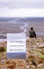 Lucy op het schoolplein met olijven, Ophalen of Verzenden, Nieuw