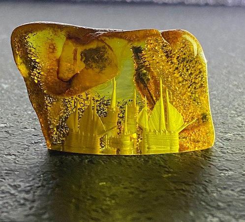 Natuurlijk volledige steen Baltisch amber met handgesneden, Verzamelen, Mineralen en Fossielen