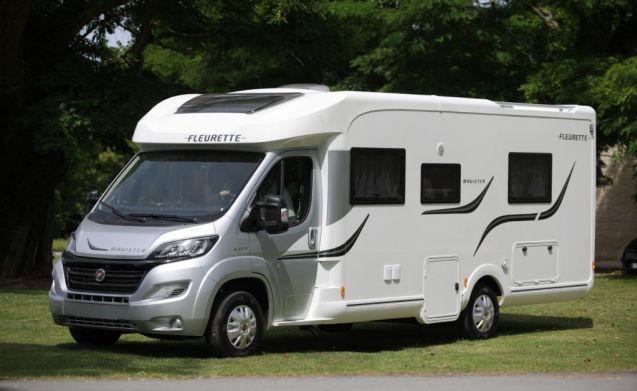 4 pers. Fleurette camper huren in Heerlen? Vanaf € 158 p.d., Caravans en Kamperen, Verhuur