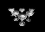 Baccarat - Champagneglas - Decor “Gegraveerde knopen”. -, Antiek en Kunst