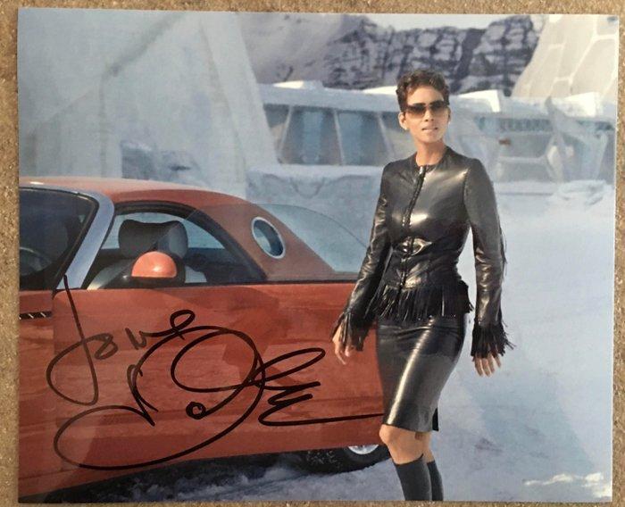 James Bond 007: Die Another Day - Halle Berry Signed - -, Verzamelen, Film en Tv