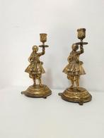 Kandelaber Een paar bronzen kandelaars uit de Victoriaanse