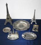 Collectie van memorabilia - Vintage metalen souvenirs Parijs