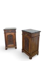 Nachtkastje (2) - Walnoot, Marmer, Messing, Antiek en Kunst