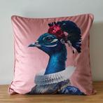 Kussen Portret pauw roze 45x45cm, Huis en Inrichting, Woonaccessoires | Overige, Verzenden, Nieuw