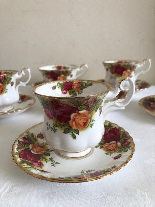 Royal Albert - Tafelservies - Oude Landrozen - Porselein, Antiek en Kunst, Antiek | Meubels | Tafels