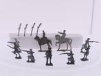 9 tinnen soldaatjes en 4 geweren #3693 (Figuren), Hobby en Vrije tijd, Modelbouw | Figuren en Diorama's, Ophalen of Verzenden