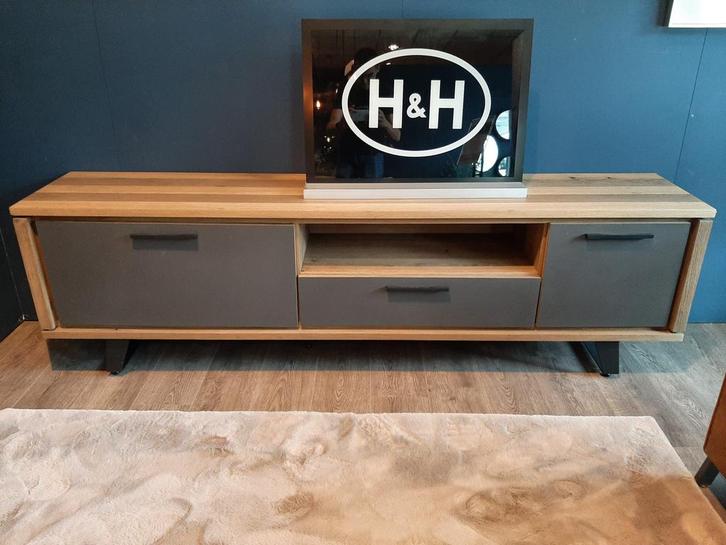 Cubo lowboard - 210 cm **SHOWROOMMODEL**, Huis en Inrichting, Kasten | Dressoirs, Nieuw