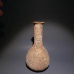 Oud-Romeins Terracotta Vaas met schenktuit. 13 cm hoog. 1e -
