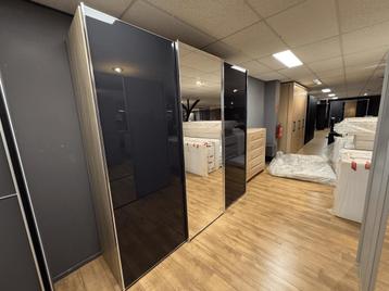 Kledingkast Sinfonie Plus **SHOWROOMMODEL** beschikbaar voor biedingen