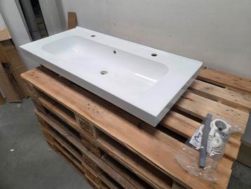 Wastafel 100 x 46 cm polybeton, 2 kraangaten 1 afvoer beschikbaar voor biedingen