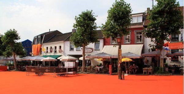 Oranje loper / oranjeloper / oranje tapijt, Huis en Inrichting, Stoffering | Vloerbedekking, Wit, Crème, Beige, Bruin, Grijs, Zwart