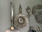 Lot zilver: Kaasschaaf, theezeef, 6 theelepels,