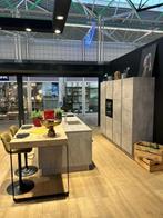 Nolte Showroom Keuken Platina grijs/Hennarood Incl. apparate, Huis en Inrichting, Overige typen, Nieuw, Kunststof, Met kookeiland