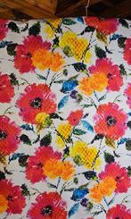 300x280 cm! Bloemige explosie op geometrische achtergrond op