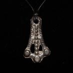 Viking periode Brons beautiful (white) bronze dragon foot