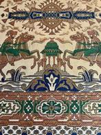 Oud wandkleed met adamascado patroon en oosters ontwerp. -