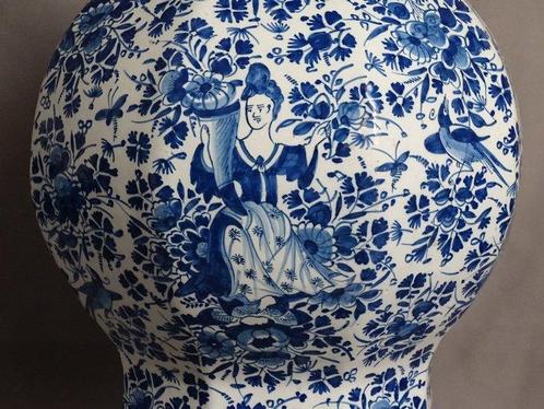 Delft, Plateelbakkerij - Vaas - Keramiek - Mensen, vogels en, Antiek en Kunst, Antiek | Glas en Kristal