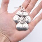 Zilver - Ketting met hanger - Bloem en centrale medaillon., Antiek en Kunst