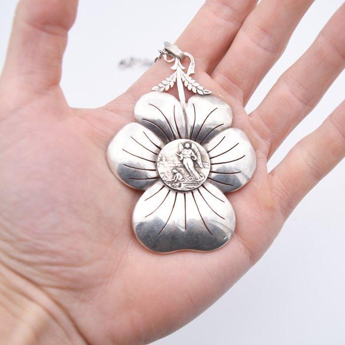 Zilver - Ketting met hanger - Bloem en centrale medaillon., Antiek en Kunst, Antiek | Goud en Zilver