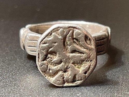 Middeleeuwen, kruisvaardersperiode Zilver Symbolische, Sieraden, Tassen en Uiterlijk, Antieke sieraden