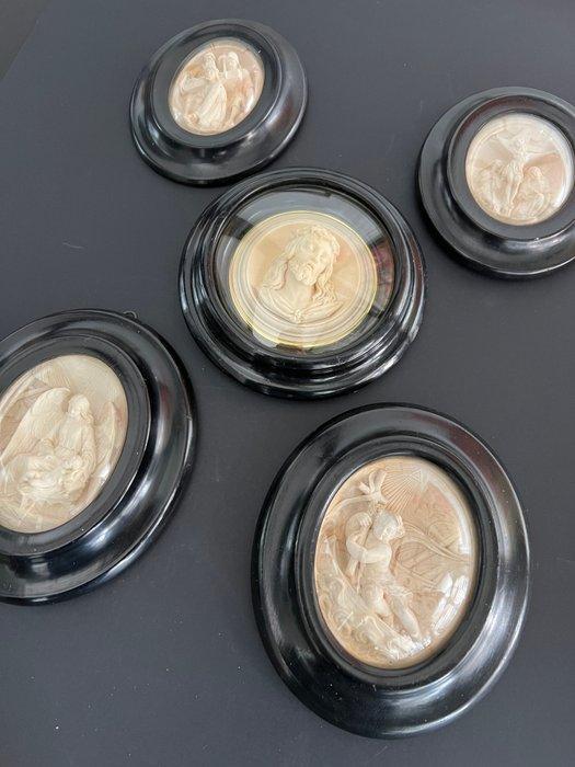 Reliëf, Ensemble de 5 cadres religieux - 18 cm - Hout, Glas, Antiek en Kunst, Kunst | Niet-Westerse kunst