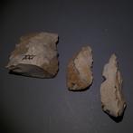 Neolithisch 3 vlammen. 9 cm L. Mes - 5000 v.Chr. Bijl