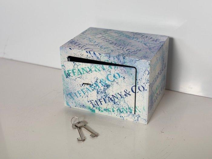 Rob VanMore - Tiffany & Co. Vault, Antiek en Kunst, Kunst | Designobjecten