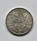 De medaille bevat metaal van de ruimtevaartuigen Eagle en