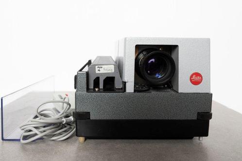Leitz Pradovit color 250 autofocus Diaprojector, Verzamelen, Fotografica en Filmapparatuur