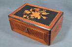 Doos - Kistje in fineer van kostbaar hout en marqueterie -, Antiek en Kunst