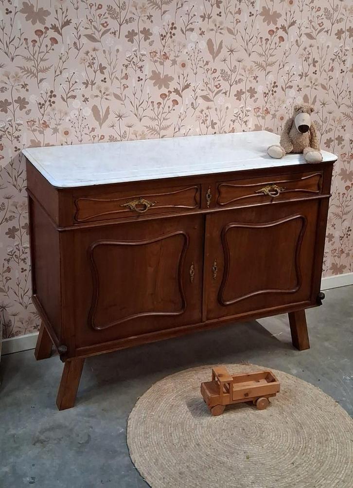 Vintage houten commode met wit marmeren blad “Britt”, Kinderen en Baby's, Kinderkamer | Commodes en Kasten, 50 tot 70 cm, Zo goed als nieuw