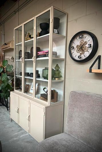 Vitrinekast staal hoog buffetkast glas dressoir 15% korting beschikbaar voor biedingen