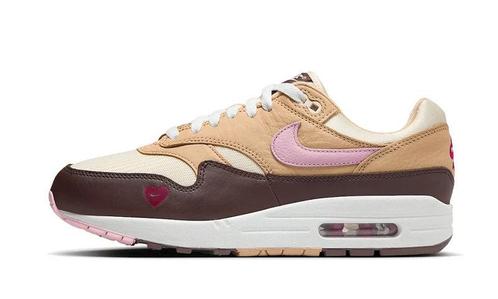 Nike Air Max 1 Valentines Day (2024) - maat 46 (Sneakers), Kleding | Dames, Schoenen, Sneakers of Gympen, Nieuw, Verzenden