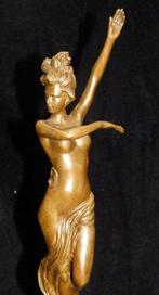 sculptuur, Fraai Sculptuur van Naakte vrouw in Art Nouveau