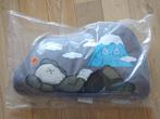 Kaws (1974) - KAWS HOLIDAY JAPAN Coussin Gris · No Reserve