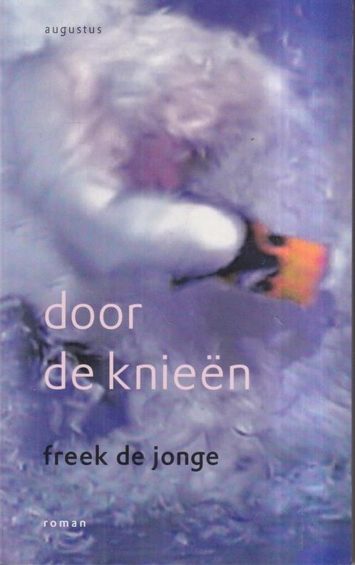 Door De Knieen Pap 9789045703527 Freek de Jonge, Boeken, Romans, Gelezen, Verzenden