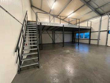 Entresolvloer//palletstellingen//trap//Grootvakstellingen beschikbaar voor biedingen