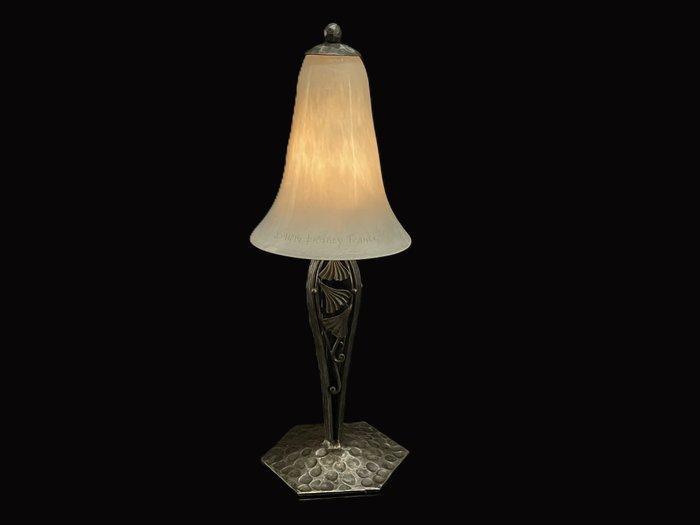 DAUM vers 1925 - Lamp - Gesmeed staal - Ginkgo-bladdecor -, Antiek en Kunst, Kunst | Designobjecten