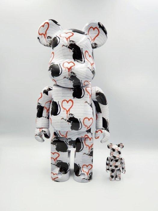 Banksy X Brandalism X Medicom toy Be@rbrick - Banksy Love, Antiek en Kunst, Kunst | Designobjecten