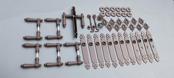 Deurbeslag (46) - 2010-2020 - deurbeslag 46 delig, Antiek en Kunst, Curiosa en Brocante