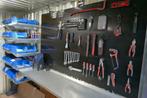 Werkplaats met wandrek - Werkcontainer met stellingen