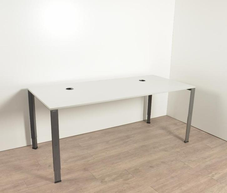 Ahrend 700 bureau, lichtgrijs, Huis en Inrichting, Bureaus, Ophalen of Verzenden