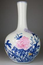 Zeldzame Tianqiuping Porseleinen Vaasje - Famille Rose -