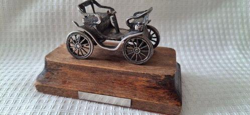 Miniatuur beeldje - Zilveren miniatuurop houten sokkel met, Antiek en Kunst, Antiek | Goud en Zilver