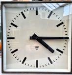 Vintage station clock by Pragotron, Antiek en Kunst, Antiek | Lampen, Ophalen